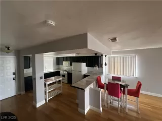 Photo #1: 2735076 Listing 