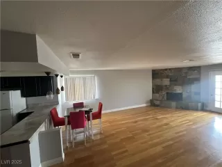 Photo #2: 2735076 Listing 