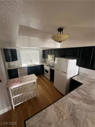 Photo #4: 2735076 Listing 