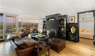 Photo #3: 2735135 Listing