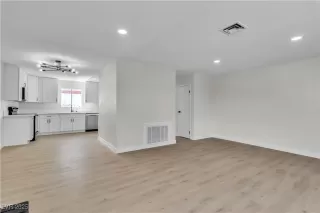 Photo #6: 2735152 Listing 