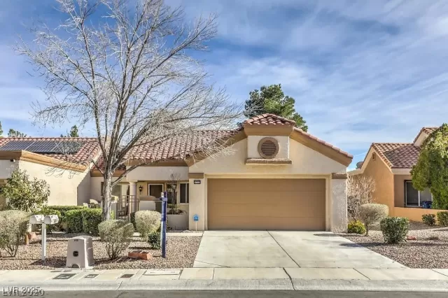 MLS: 2735156 Condo For Sale