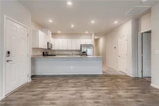 Photo #5: 2735160 Listing 