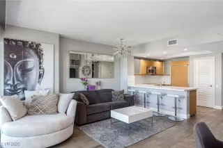 Photo #2: 2735164 Listing