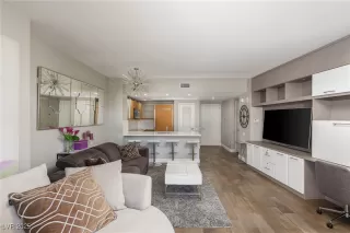 Photo #3: 2735164 Listing