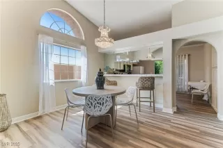 Photo #5: 2735167 Listing 