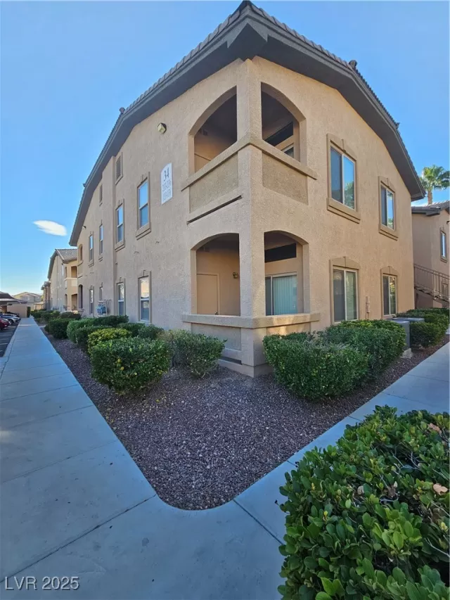 MLS: 2735173 Condo For Sale