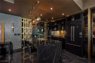 Photo #5: 2735187 Listing 