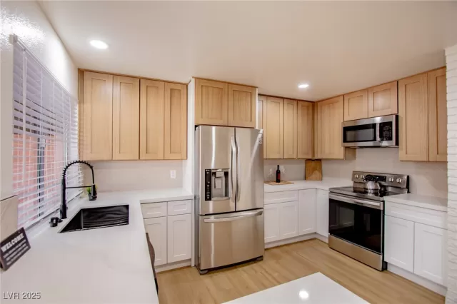 MLS: 2735224 Condo For Sale