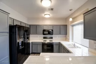 Photo #6: 2735311 Listing 