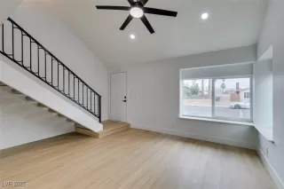 Photo #3: 2735318 Listing