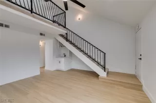 Photo #5: 2735318 Listing