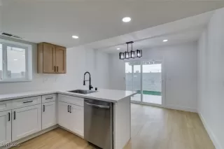 Photo #6: 2735318 Listing