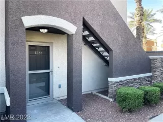 Photo #5: 2735387 Listing