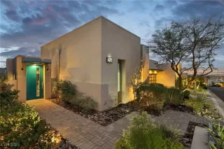 Photo #2: 2735410 Listing