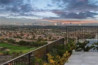 Photo #4: 2735410 Listing