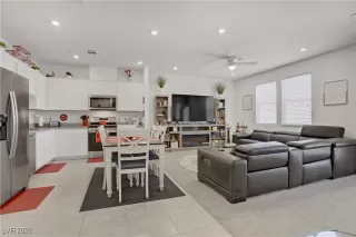 Photo #2: 2735424 Listing