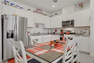 Photo #4: 2735424 Listing