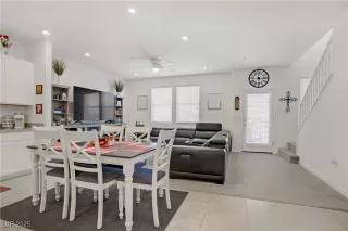 Photo #5: 2735424 Listing