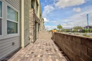 Photo #3: 2735431 Listing