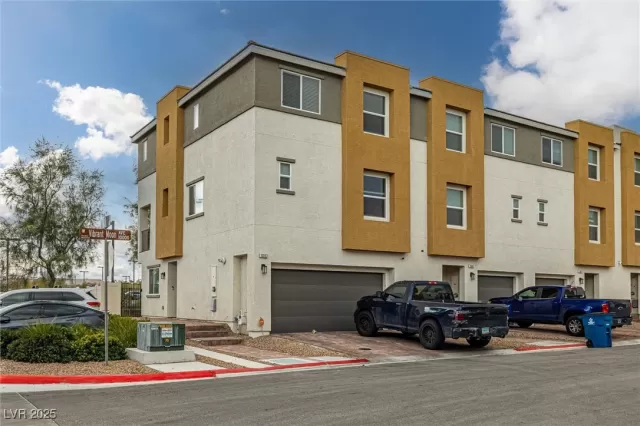 MLS: 2735440 Condo For Sale