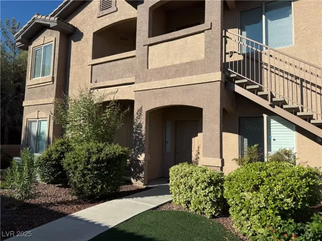 MLS: 2735447 Condo For Sale