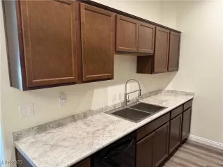 Photo #6: 2735447 Listing