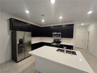 Photo #3: 2735475 Listing 