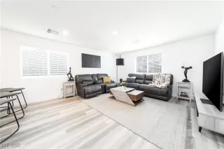 Photo #1: 2735532 Listing