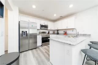 Photo #4: 2735532 Listing