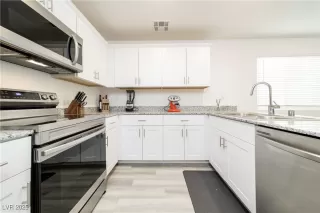 Photo #5: 2735532 Listing