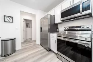 Photo #6: 2735532 Listing