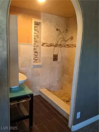 Photo #3: 2735535 Listing