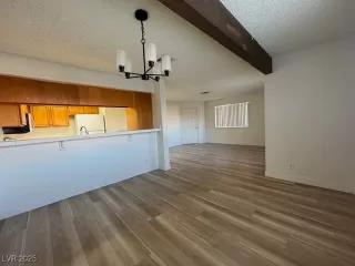 Photo #5: 2735543 Listing 