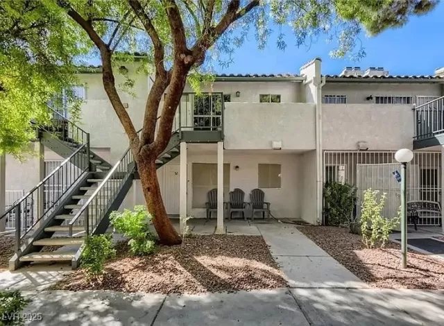 MLS: 2735563 Condo For Sale