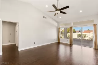 Photo #3: 2735592 Listing