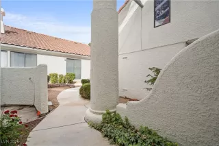 Photo #6: 2735624 Listing