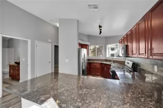 Photo #4: 2735632 Listing