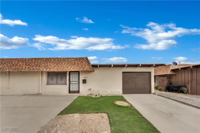 MLS: 2735668 Condo For Sale