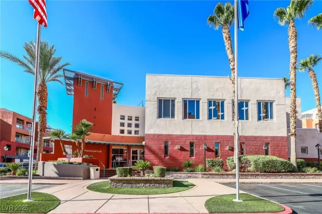 MLS: 2735673 Condo For Sale