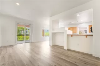 Photo #6: 2735673 Listing