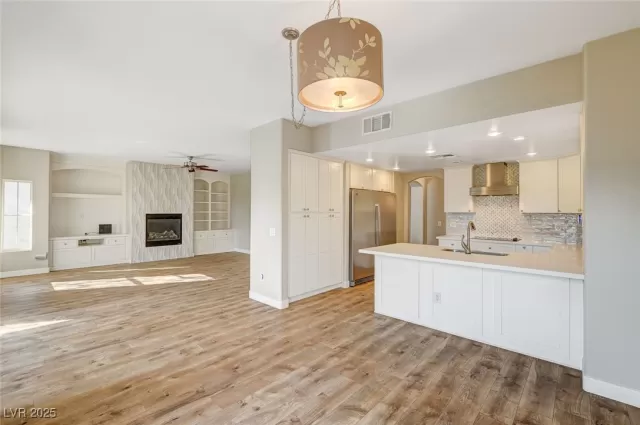 MLS: 2735690 Condo For Sale