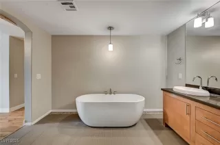 Photo #2: 2735690 Listing 