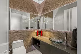 Photo #4: 2735700 Listing