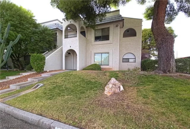 MLS: 2735702 Condo For Sale