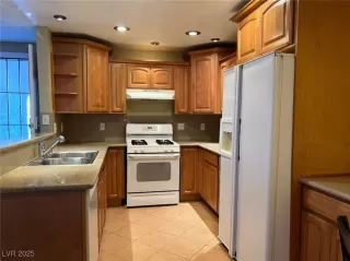 Photo #5: 2735702 Listing 