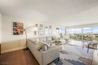 Photo #3: 2735714 Listing