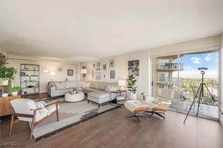 Photo #6: 2735714 Listing