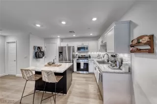 Photo #5: 2735740 Listing 