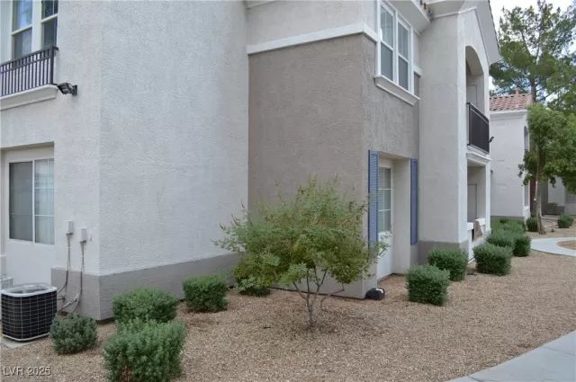 MLS: 2735744 Condo For Sale